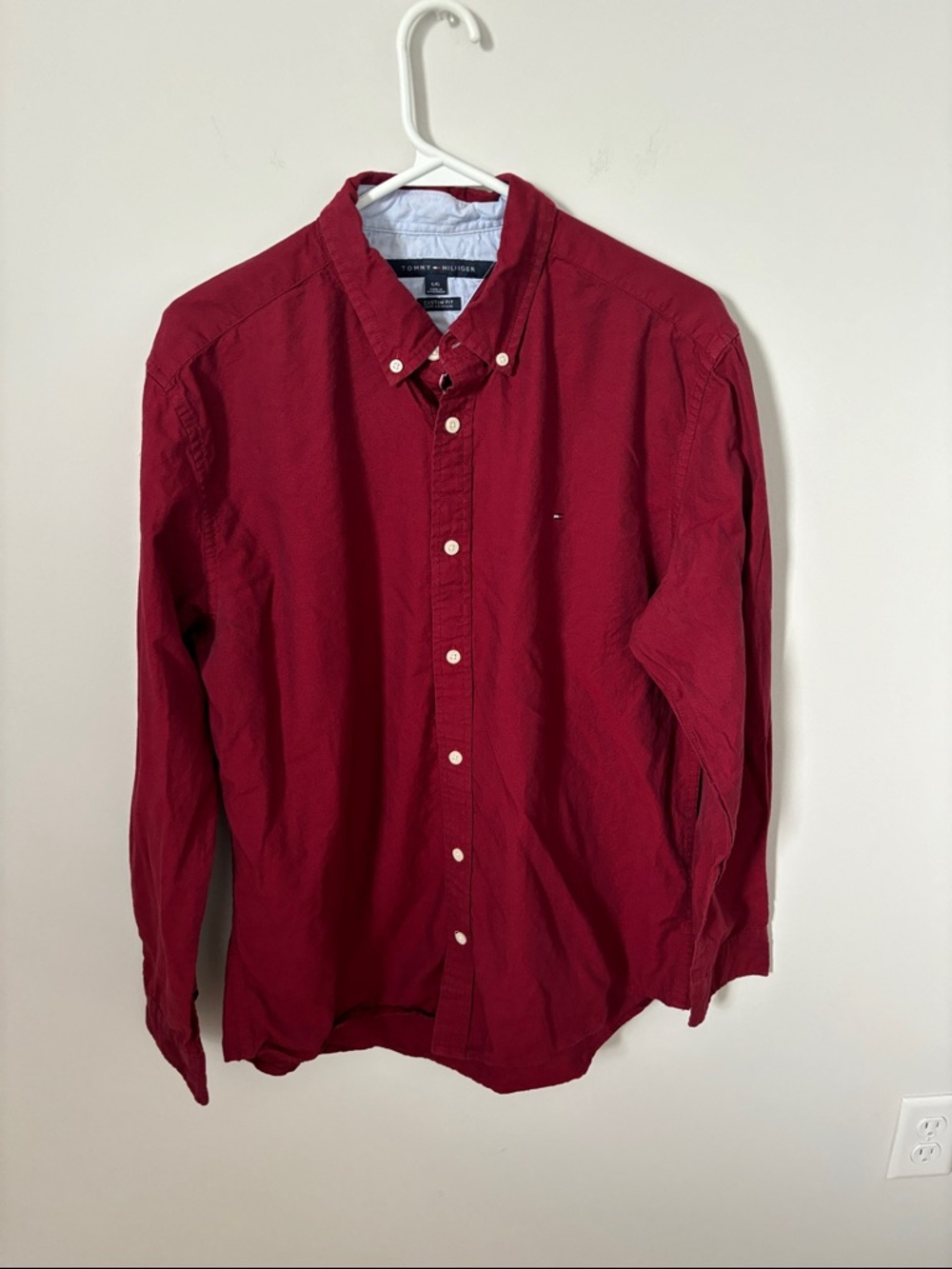 Tommy Hilfiger Men's Burgundy Button-Down Cotton Shirt